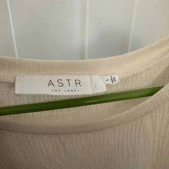 ASTR Puff Sleeve Blouse - Picture 3 of 5